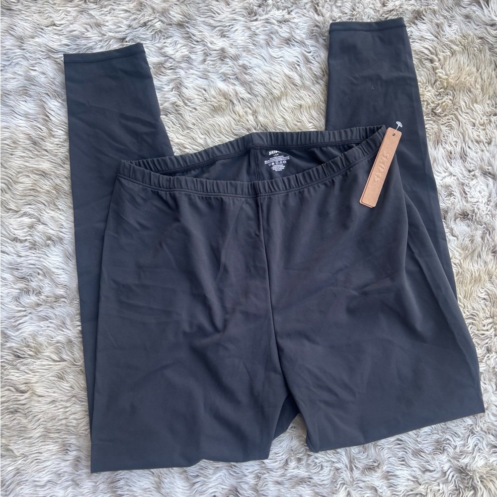 Skims leggings